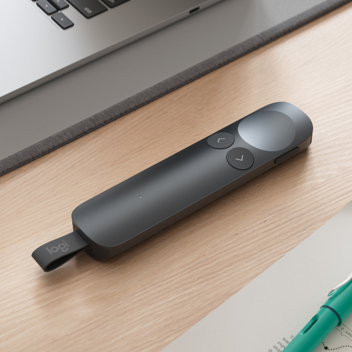 Logitech Spotlight 2 Kabelloser Presenter Schwarz produkt in gebrauch