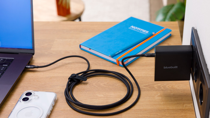BlueBuilt 140W GaN USB-C Charger Black + USB-C cable 240W 2m Nylon Black product in use