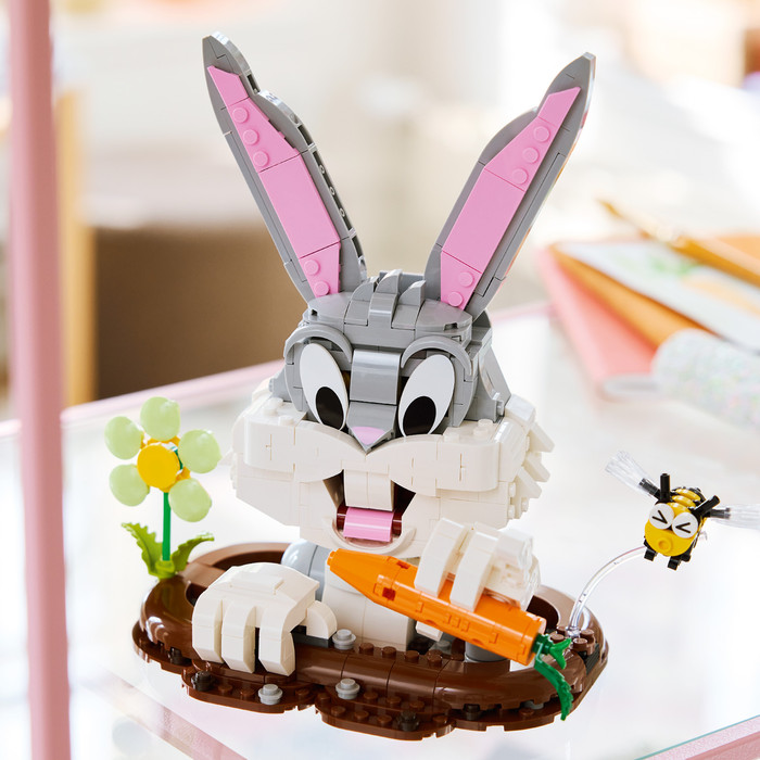 LEGO Looney Tunes Bugs Bunny 40920 product in use
