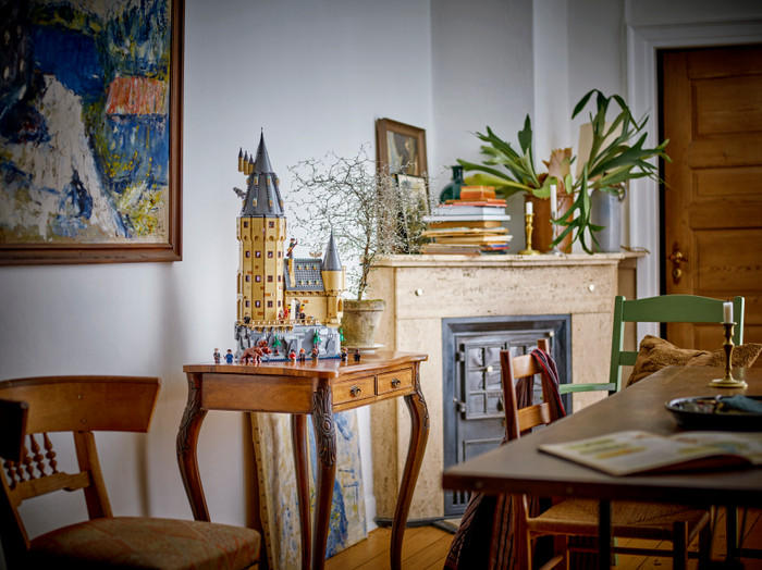 LEGO Harry Potter Hogwarts Castle: The Main Tower 76454 product in use