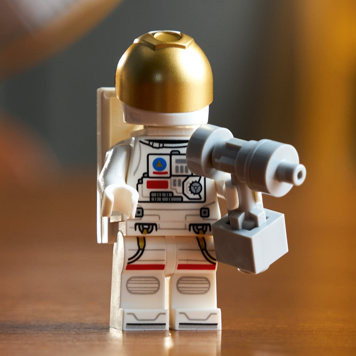 LEGO Icons Hubble-Weltraumteleskop 11382 produkt in gebrauch