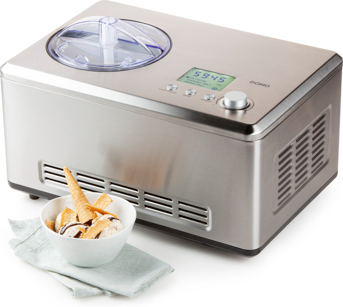 DOMO DO9201I Ice Cream Maker product in use