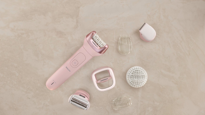Philips Series 9000 BRE718/00 product in use