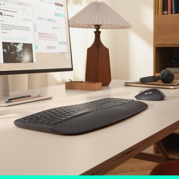 Logitech MK880 Signature Comfort Plus Kabellose Tastatur und Maus Combo Graphite QWERTZ produkt in gebrauch