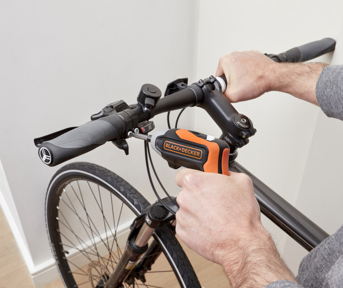 BLACK+DECKER BCF611CK-QW product in use