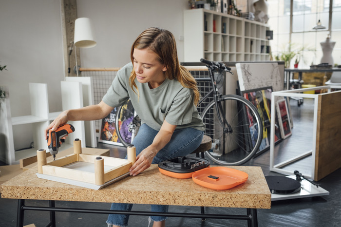 BLACK+DECKER BCF611CK-QW product in use