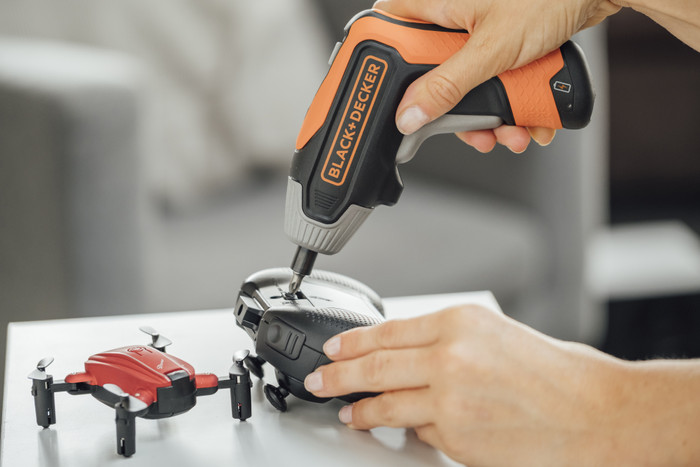 BLACK+DECKER BCF611CK-QW product in use