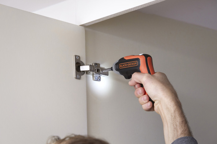 BLACK+DECKER BCF611CK-QW product in use