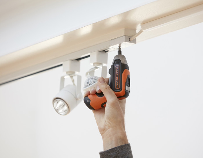 BLACK+DECKER BCF611CK-QW product in use
