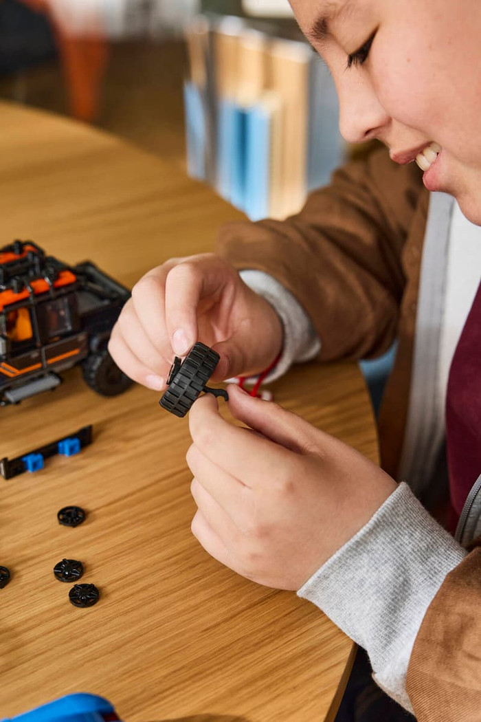 LEGO Speed Champions Jaguar Project 7 & Land Rover Defender 77264 produkt in gebrauch