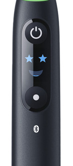 Oral-B iO 6 Black Holiday Edition with 4 brush heads detail