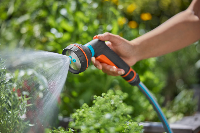 GARDENA Classic Multibrause produkt in gebrauch