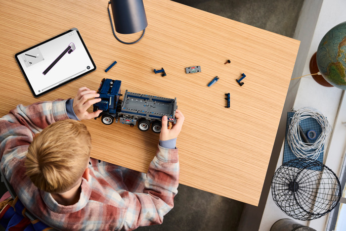 LEGO Technic Kipplaster 42203 produkt in gebrauch