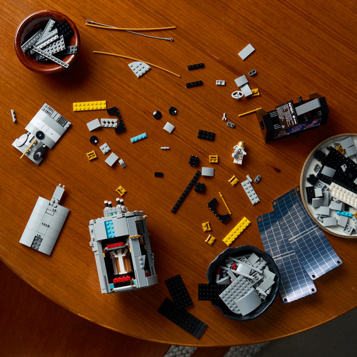 LEGO Icons Hubble-Weltraumteleskop 11382 produkt in gebrauch