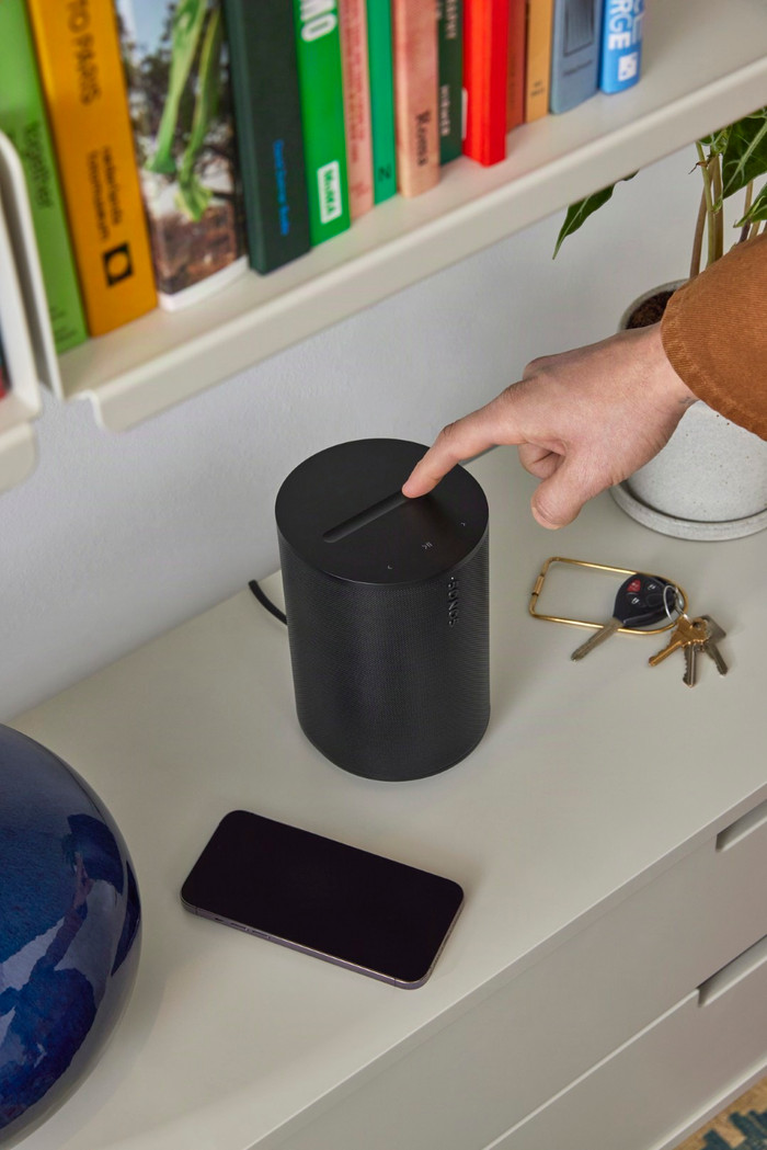 Sonos Era 100 SL Schwarz produkt in gebrauch