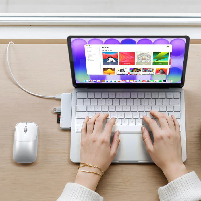 Satechi USB-C Snap Hub Silber produkt in gebrauch
