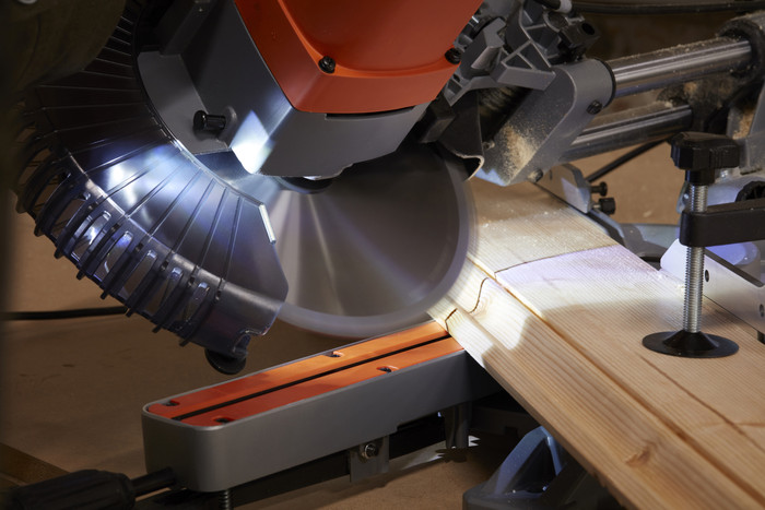 BLACK+DECKER BES700-QS + Untergestell produkt in gebrauch