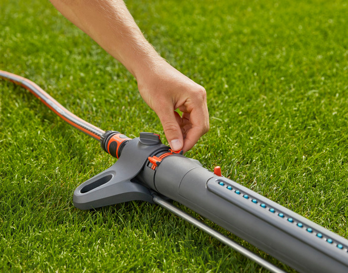 Gardena Comfort FLEX 1/2 30 m CleverRoll M Large Regnerset produkt in gebrauch