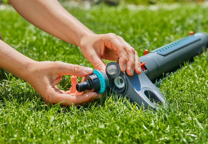 Gardena Comfort FLEX 1/2 30 m CleverRoll M Large Regnerset produkt in gebrauch