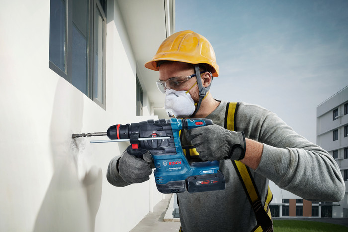 Bosch Professional 3-piece Combi Set product in use