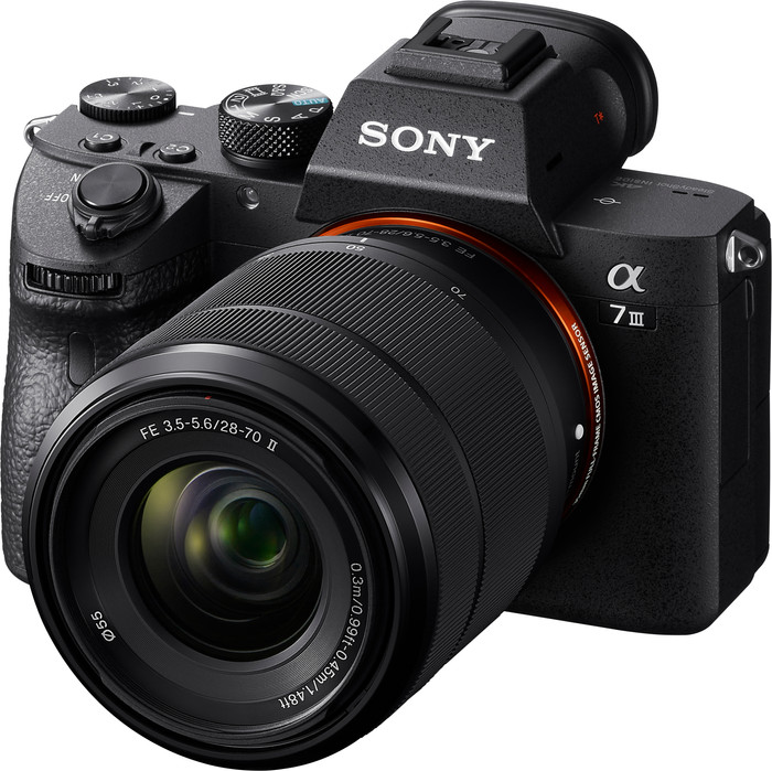 Sony Alpha A7 III + FE 28-70mm f/3.5-5.6 OSS II rechte seite