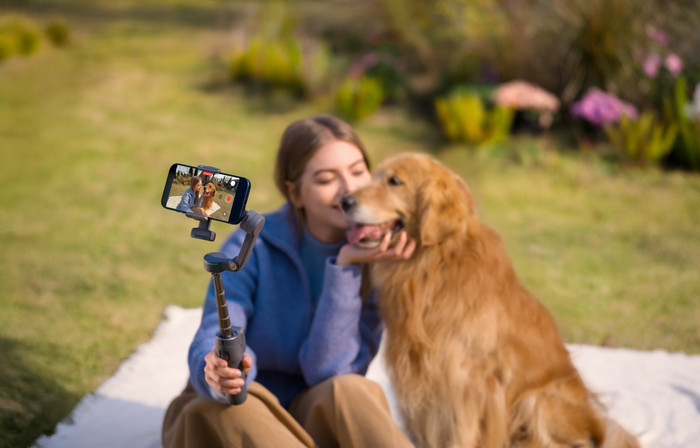 DJI Osmo Mobile 8 Pro Creator Combo produkt in gebrauch