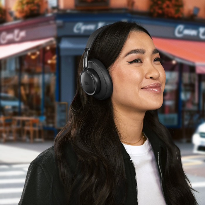 JBL Live 780NC Schwarz produkt in gebrauch