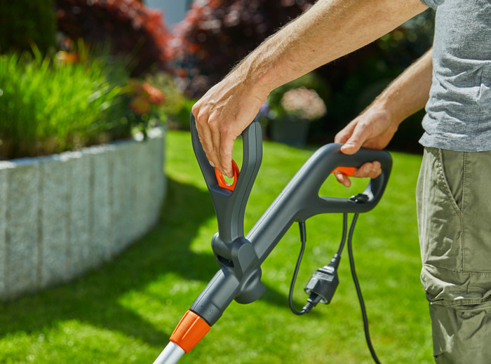 GARDENA PowerMax 42 + GARDENA EasyCut 450/25 product in use