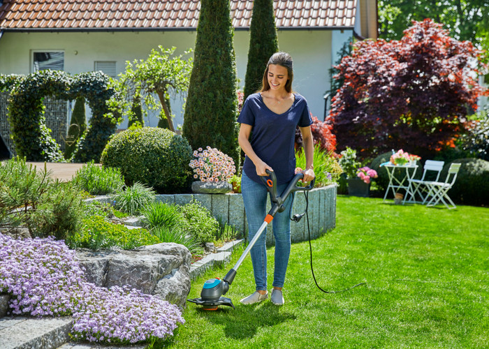 GARDENA PowerMax 42 + GARDENA EasyCut 450/25 product in use