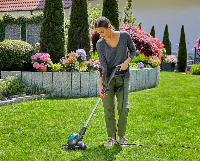 GARDENA PowerMax 42 + GARDENA EasyCut 450/25 product in use