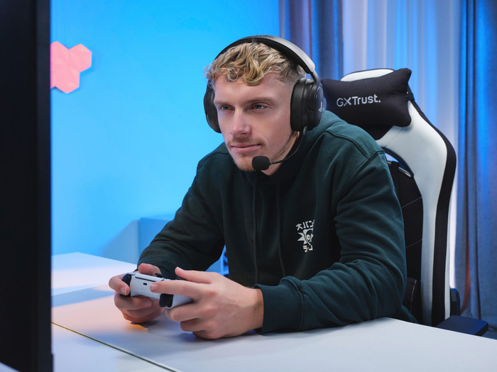 Trust GXT 499 Forta Kabelloses Gaming-Headset PS4/PS5 - Schwarz produkt in gebrauch