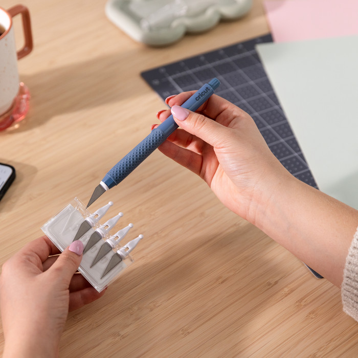 Cricut TrueControl Entgitter- und Messerklingen-Set produkt in gebrauch