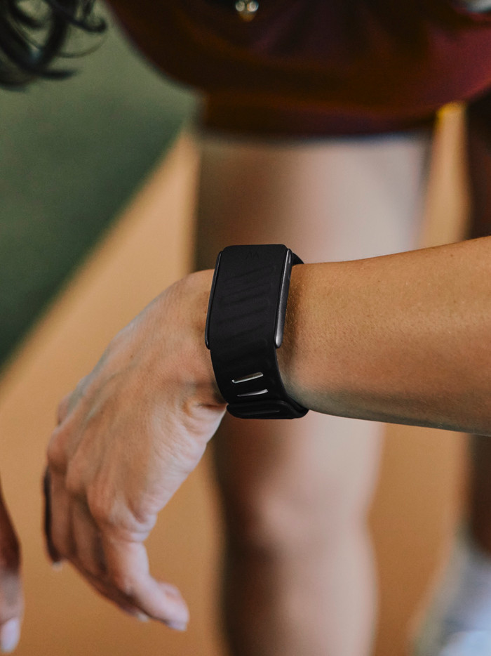 WHOOP MG SportFlex Band Schwarz produkt in gebrauch