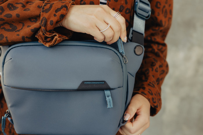 Peak Design Everyday Sling 3 l Ocean produkt in gebrauch