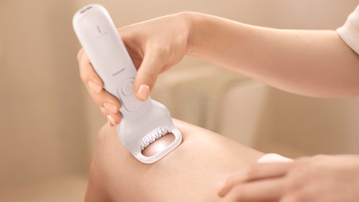 Philips Series 9900 Beauty Set BRE738/00 produkt in gebrauch