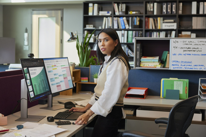 HP Series 7 Pro 724pn product in use