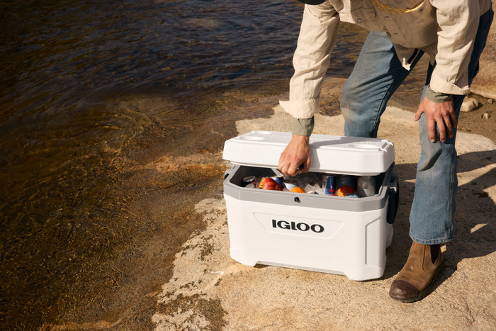 Igloo Marine 54 Qt product in use