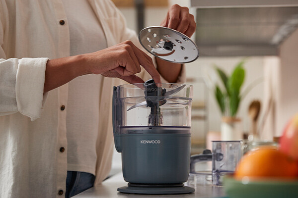 Kenwood Multipro Go FDP23.140GY Storm Grey produkt in gebrauch