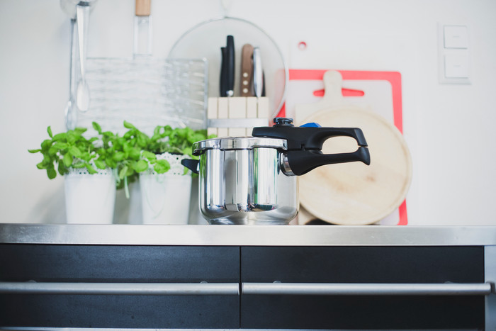 ELO Pressure Cooker Praktika XS 2.7L product in use