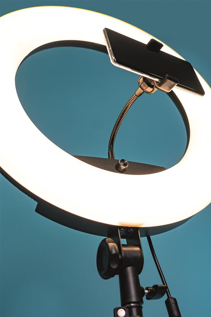 Dörr SL-480 LED Studio Ring Light product in use