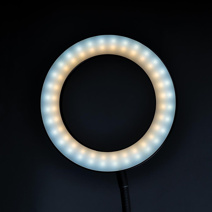 Dörr SLR-16 BiColor Selfie Ring Light product in use
