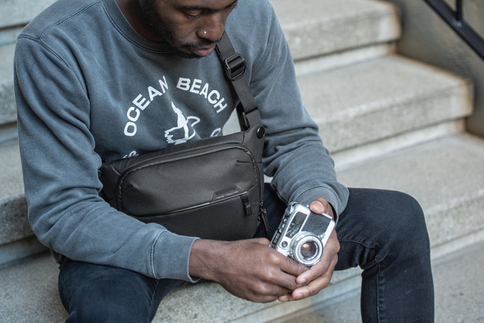 Peak Design Everyday Sling 3L v3 Black product in use