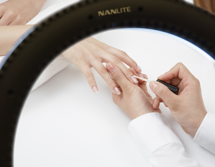 Ringleuchte Nanlite Halo 14 LED produkt in gebrauch