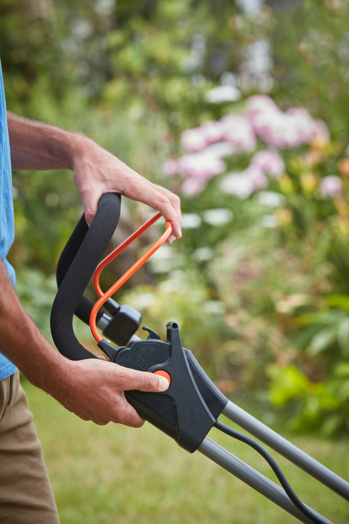 BLACK+DECKER BCMW3318N (ohne Akku) detail