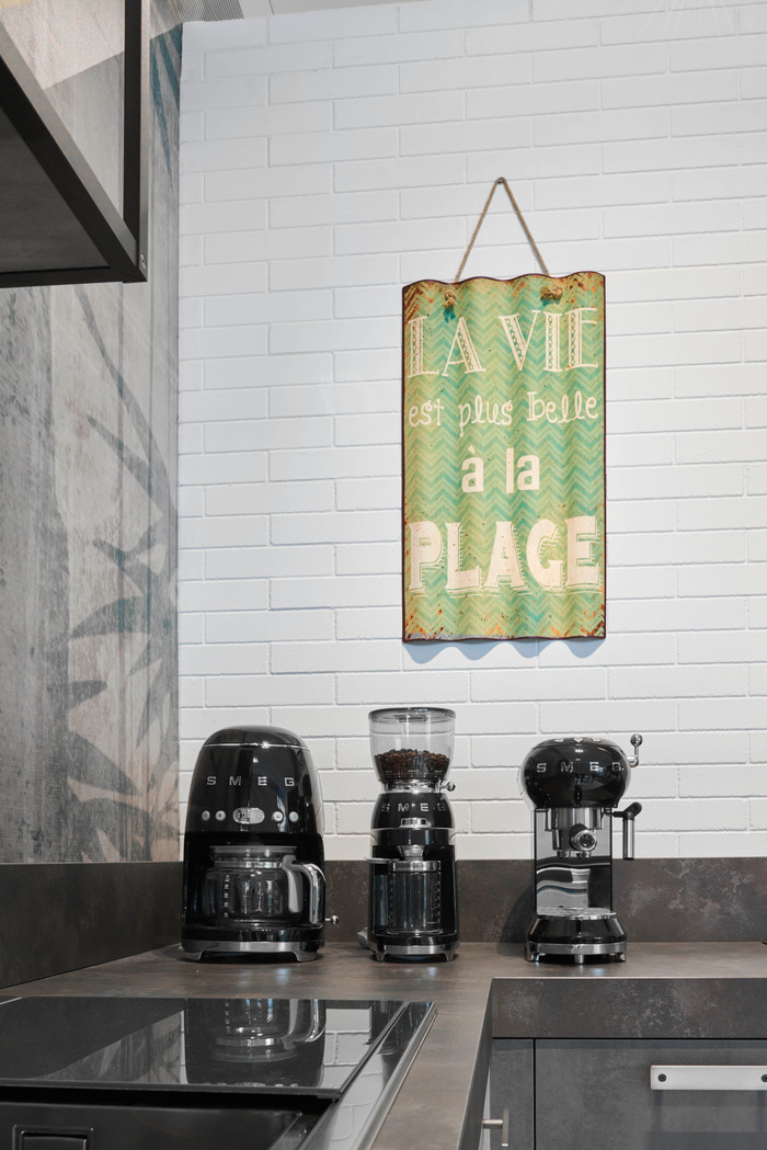 SMEG CGF11BLEU Schwarz produkt in gebrauch