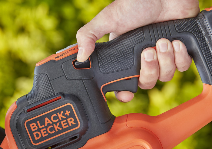 BLACK+DECKER BCHTS3625L1-QW product in use
