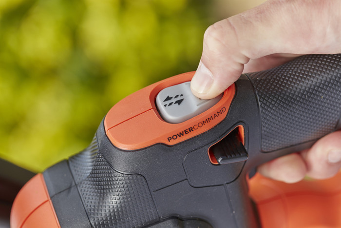 BLACK+DECKER BCHTS3625L1-QW product in use