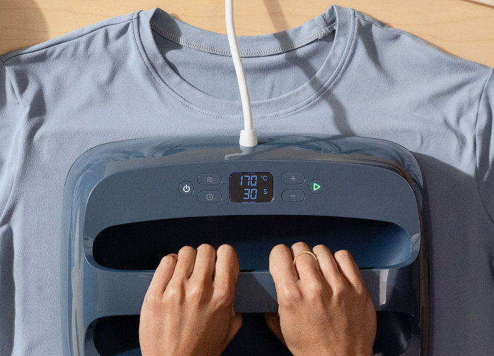 Cricut EasyPress SE (30x25cm) + Cricut EasyPress Mat product in use