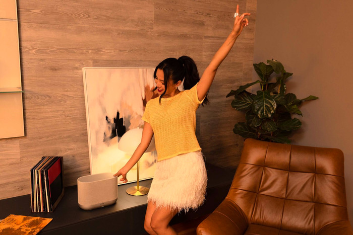 Denon Home 400 Silver product in use