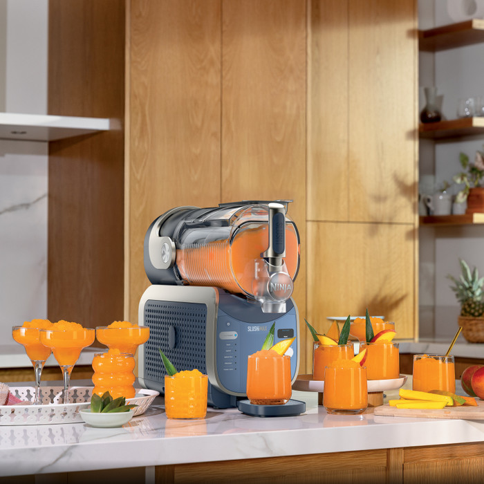 Ninja SLUSHi MAX Eismaschine Blau FS605EUBL produkt in gebrauch